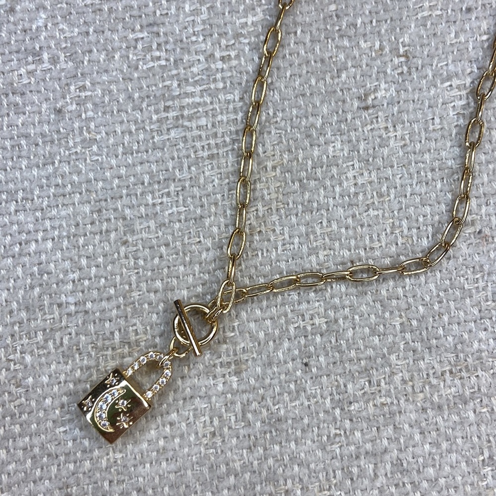 Lock pendant necklace